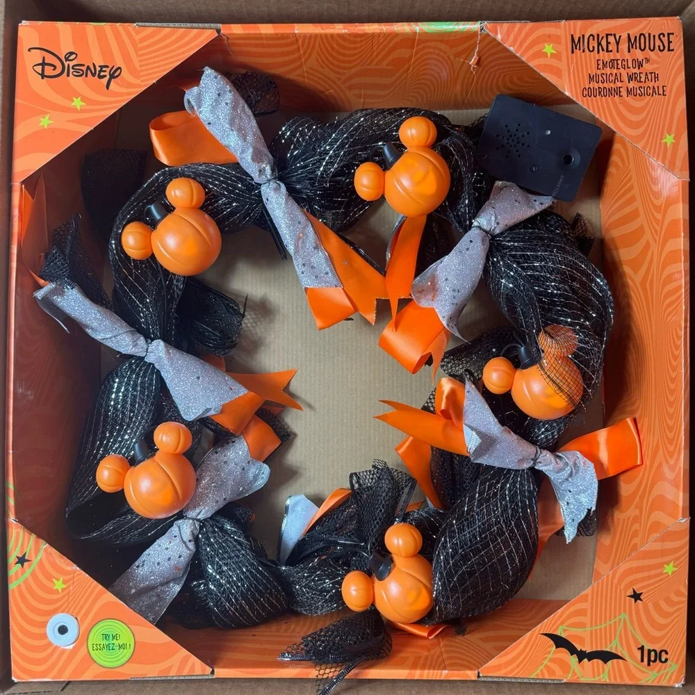 NWT. Disney Halloween Mickey Mouse Musical Lighted Black Wreath Mickey Pumpkins